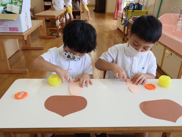 もも組“栗の製作” - 幼保連携型ひまわり認定こども園|大分県日田市